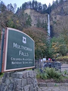 Multnomah Falls entrance
