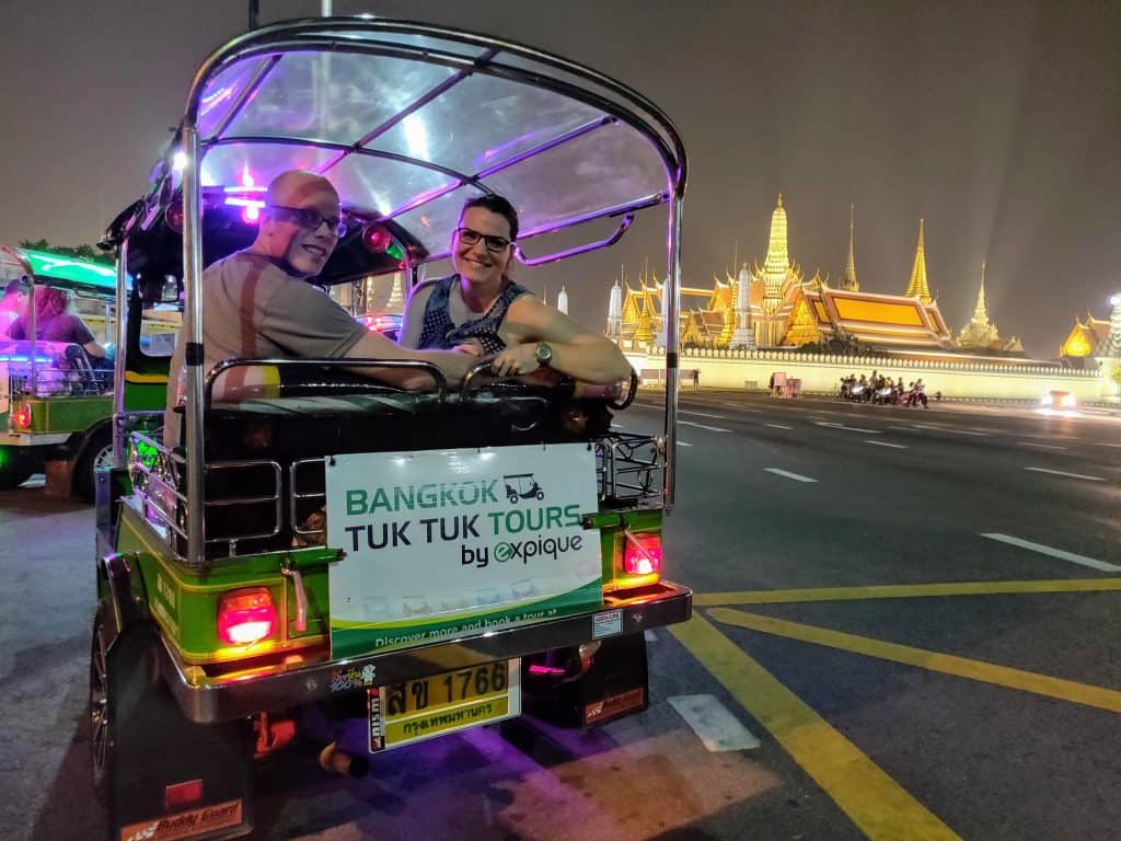 Tuk Tuk tour by night with expique with the Grand Palace in the background