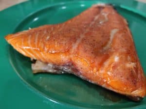 smoked salmon on green plate