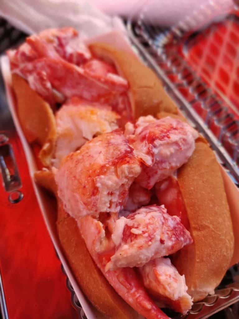 Paulis Lobster Roll in North End4